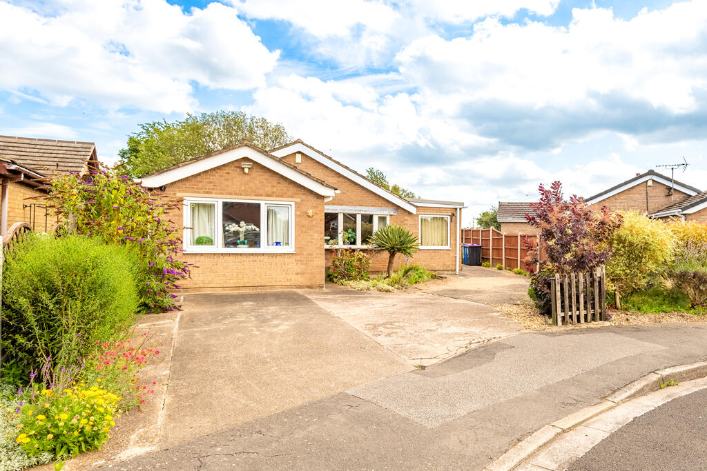 3 bedroom detached bungalow for sale in Mellows Close, Reepham, Lincoln