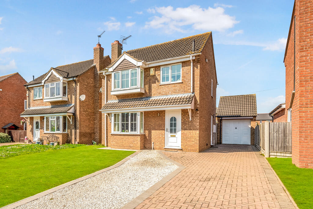 3 bedroom detached house for sale in Monckton Way, Dunholme, Lincoln