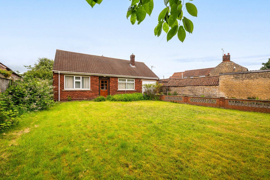 2 bedroom detached bungalow for sale in North Street, Nettleham