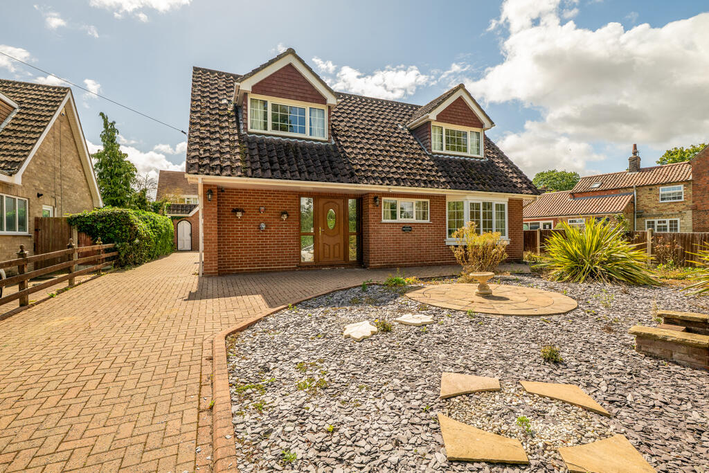 Main image of property: Greenacres, 6 Main Street, Scothern, Lincoln, Lincolnshire, LN2 2UF