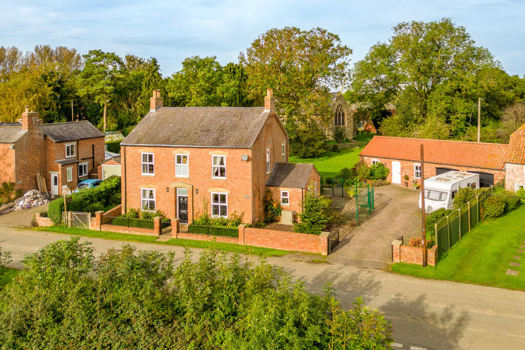 4 bedroom detached house for sale in The Chestnuts, West Torrington