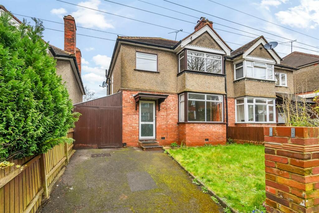 3 bedroom semi-detached house for rent in Bourne Avenue, Reading, RG2
