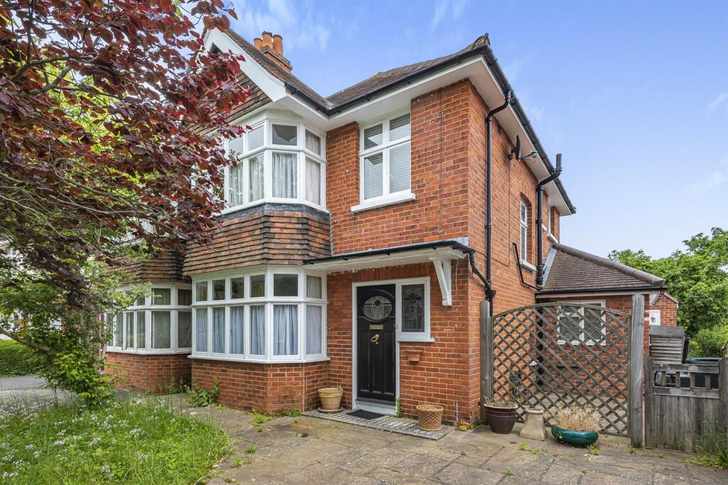 3 bedroom semidetached house for rent in Kenilworth Avenue, Reading, RG30