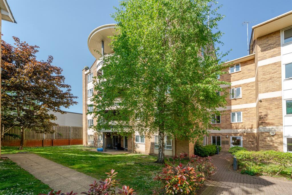 Main image of property: Branagh Court, Reading, RG30
