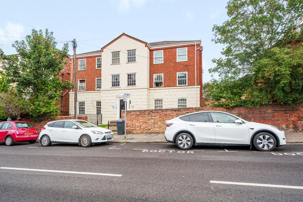 Main image of property: Seafield Court, Russell Street, Reading, RG1