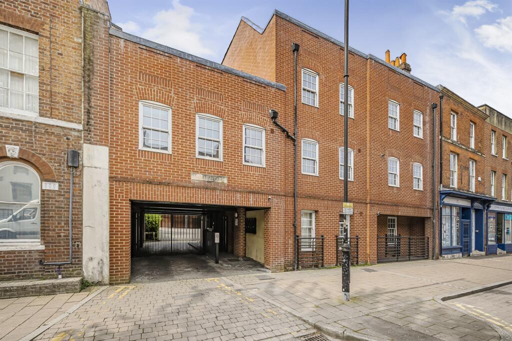 Main image of property: London Street, Reading, RG1