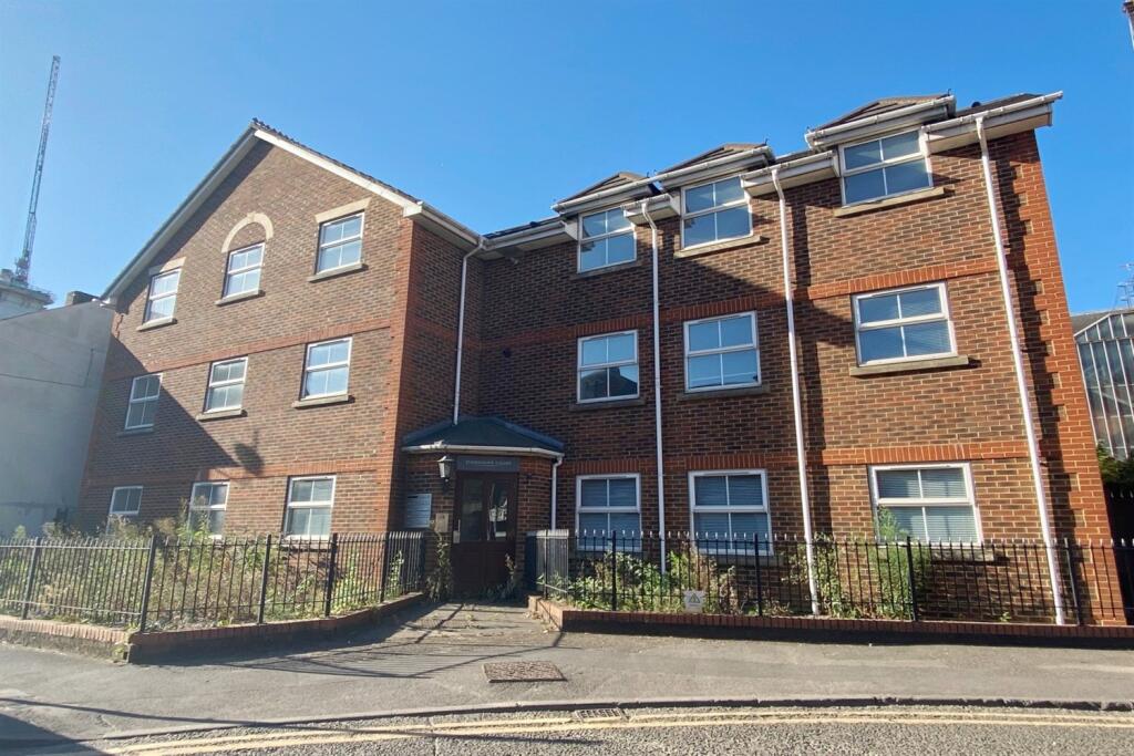 Main image of property: Stanshawe Court, Stanshawe Road, Reading, RG1