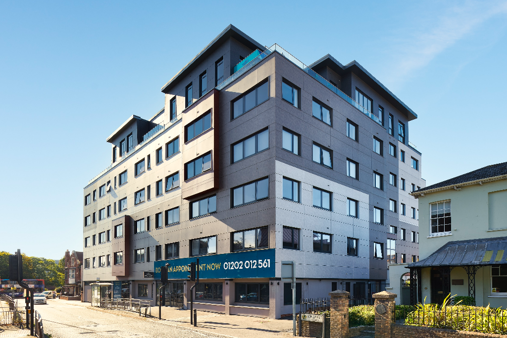 1 bedroom apartment for sale in High Street North, Poole, Dorset, BH15