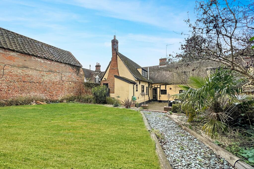 3 bedroom cottage for sale in Lower Holt Street, Earls Colne