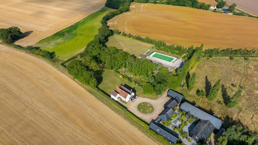 Additional property image - Gladfen Hall Road, Greenstead Green, Halstead, CO9