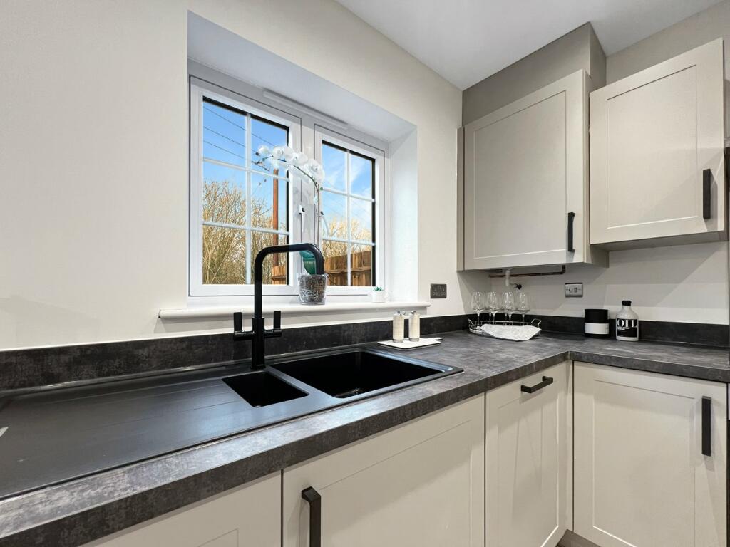 Additional property image - De Vere Grove, Halstead Road, Earls Colne, Colchester, CO6