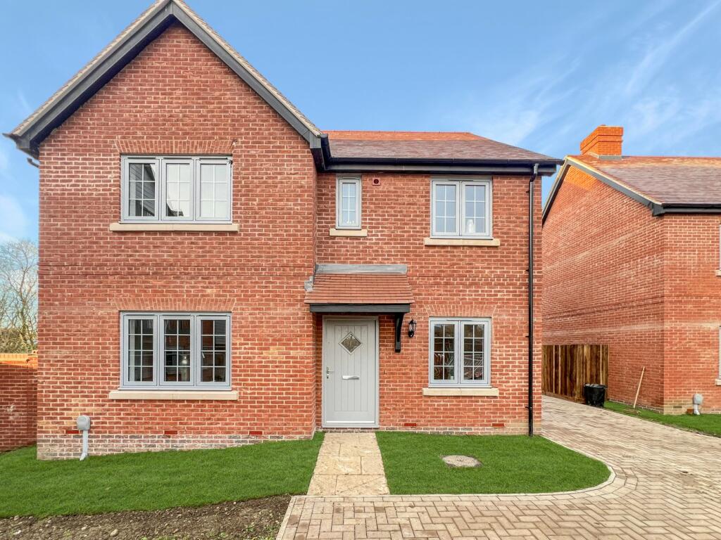 Additional property image - De Vere Grove, Halstead Road, Earls Colne, Colchester, CO6