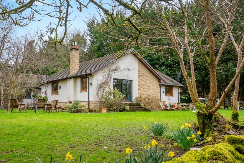 3 bedroom detached house for sale in Castle Gardens, Buchanan Castle