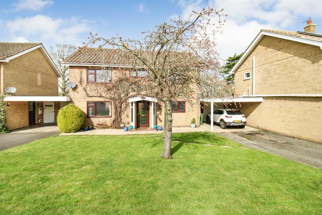 4 bedroom detached house for sale in The Gardens, East Carlton, Market