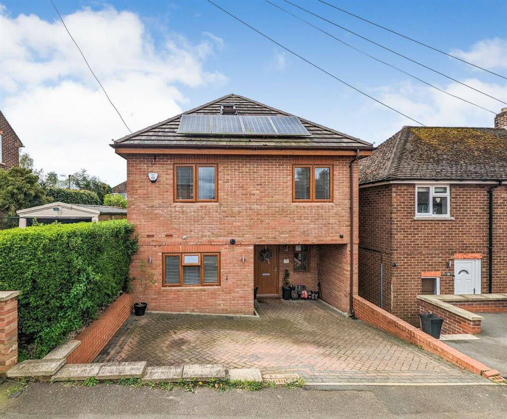 4 bedroom detached house for sale in Ripley Road, Cottingham, Market