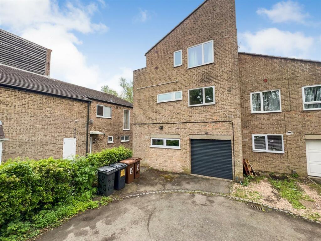 3 bedroom flat for sale in Minden Close, Corby, NN18