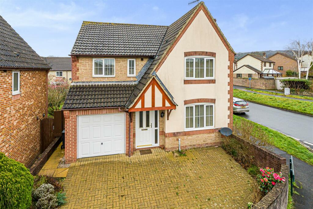 4 bedroom detached house for sale in Okehampton Way, Ivybridge, PL21