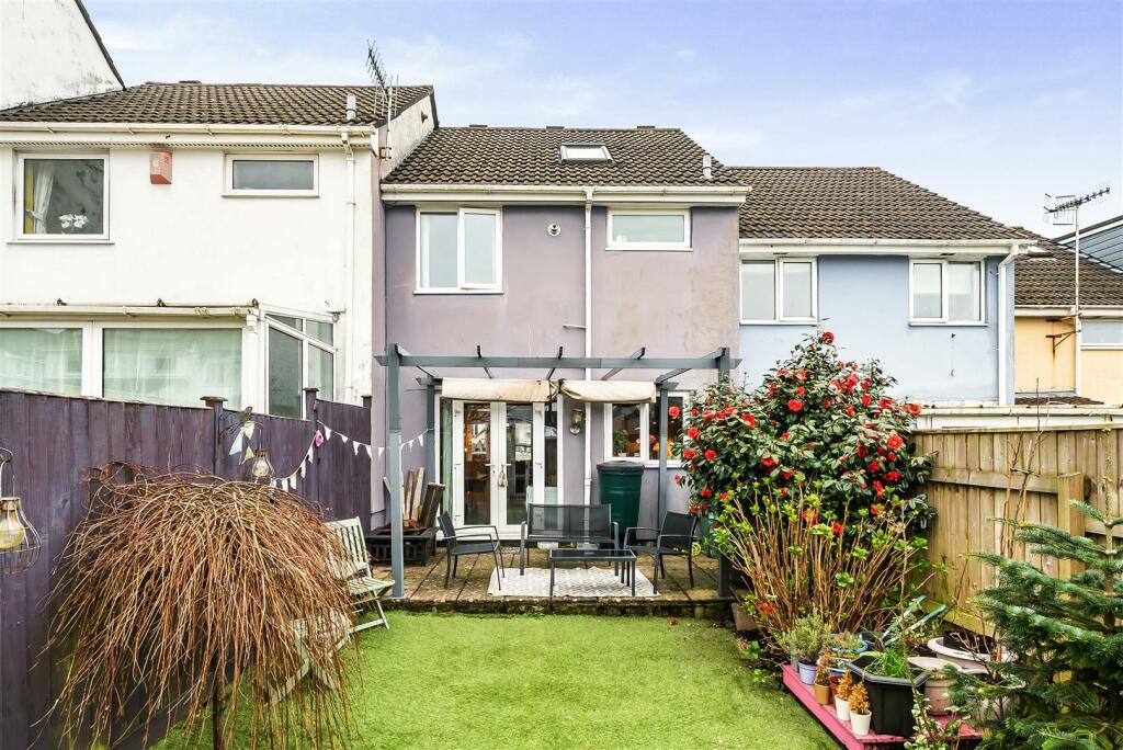 3 bedroom terraced house for sale in Elizabeth Close, Ivybridge, PL21
