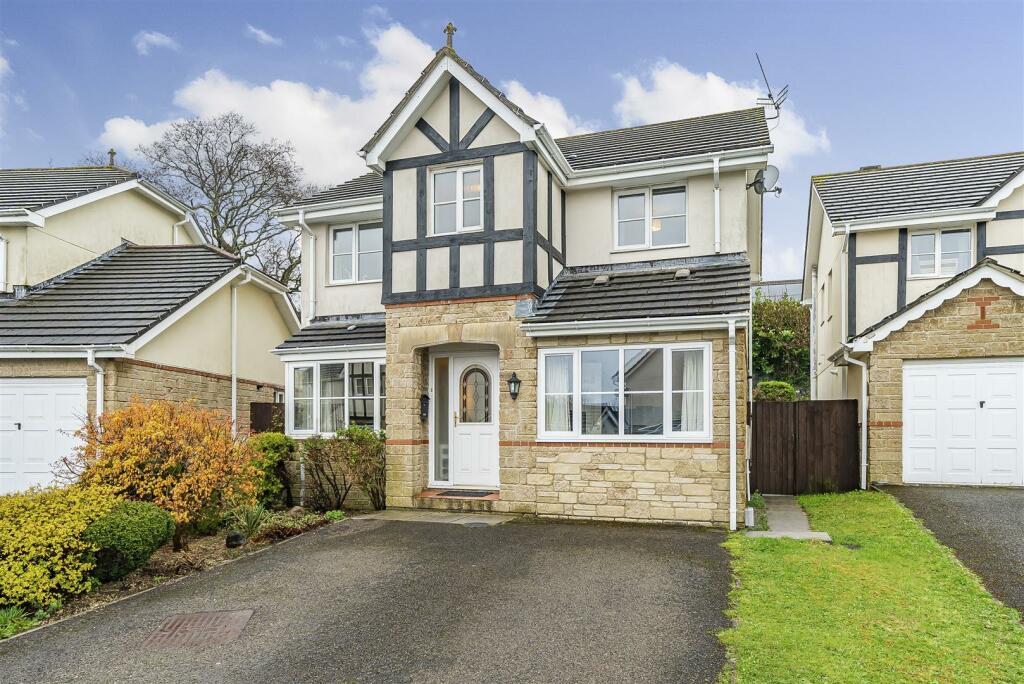 4 bedroom detached house for sale in Woodfield Crescent, Ivybridge, PL21