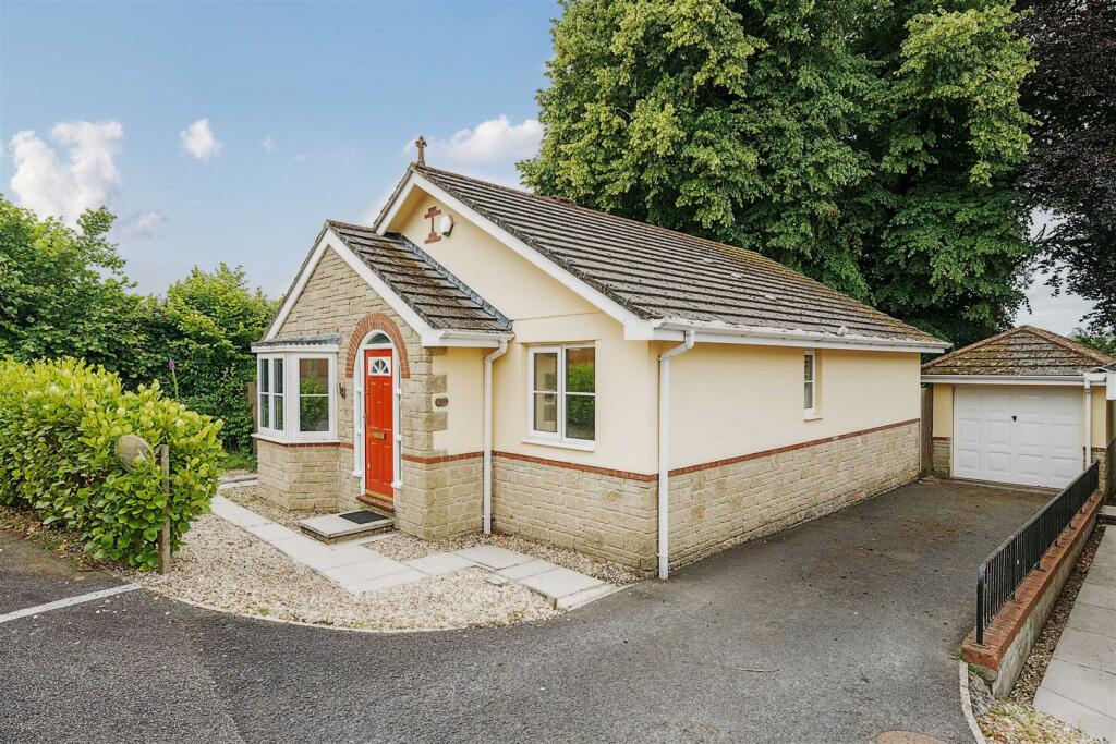 2 bedroom detached bungalow for sale in Woodfield Crescent, Ivybridge, PL21