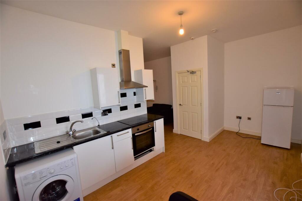 Studio flat for rent in York Road, Leicester, LE1