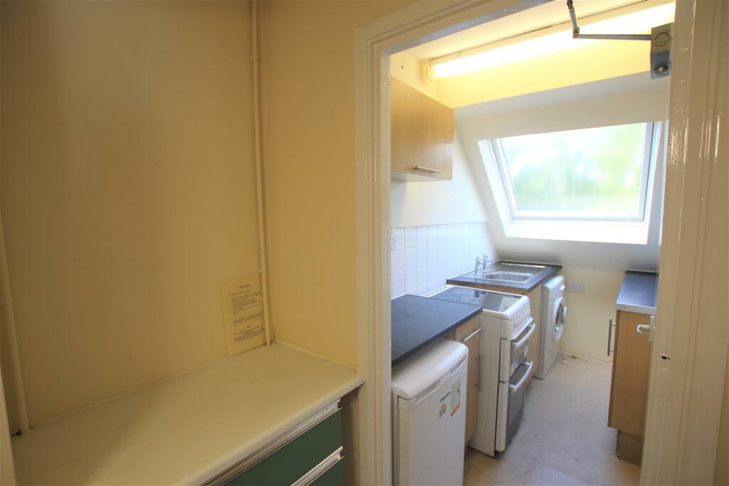 Studio flat for rent in Cedar Road, Leicester, LE2