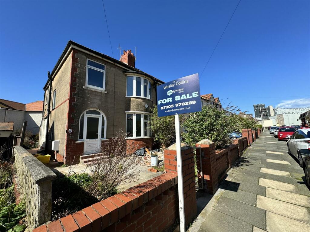 3 bedroom semidetached house for sale in Norcliffe Road, Bispham, Blackpool, FY2