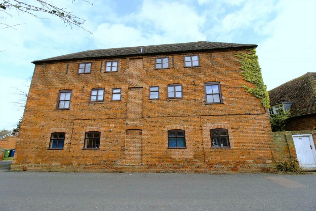 Commercial property for rent in Silver Street, Buckden, PE19