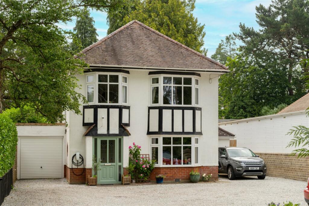 4 bedroom detached house for sale in New Road, Ferndown, BH22