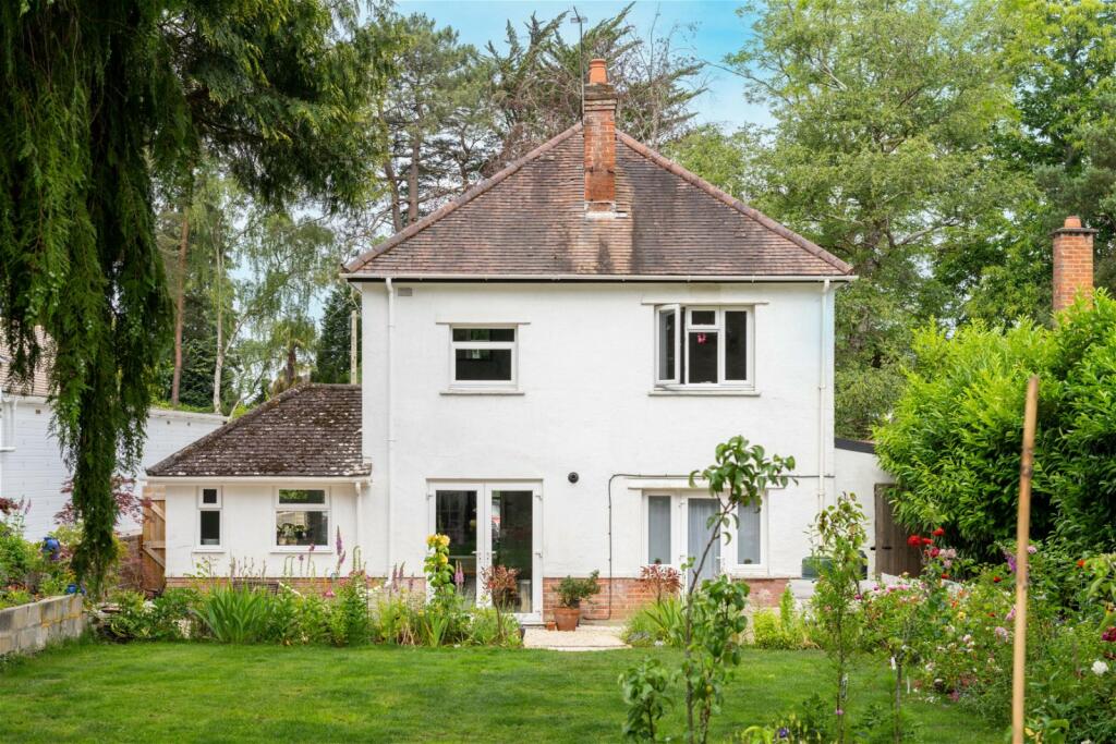 4 bedroom detached house for sale in New Road, Ferndown, BH22