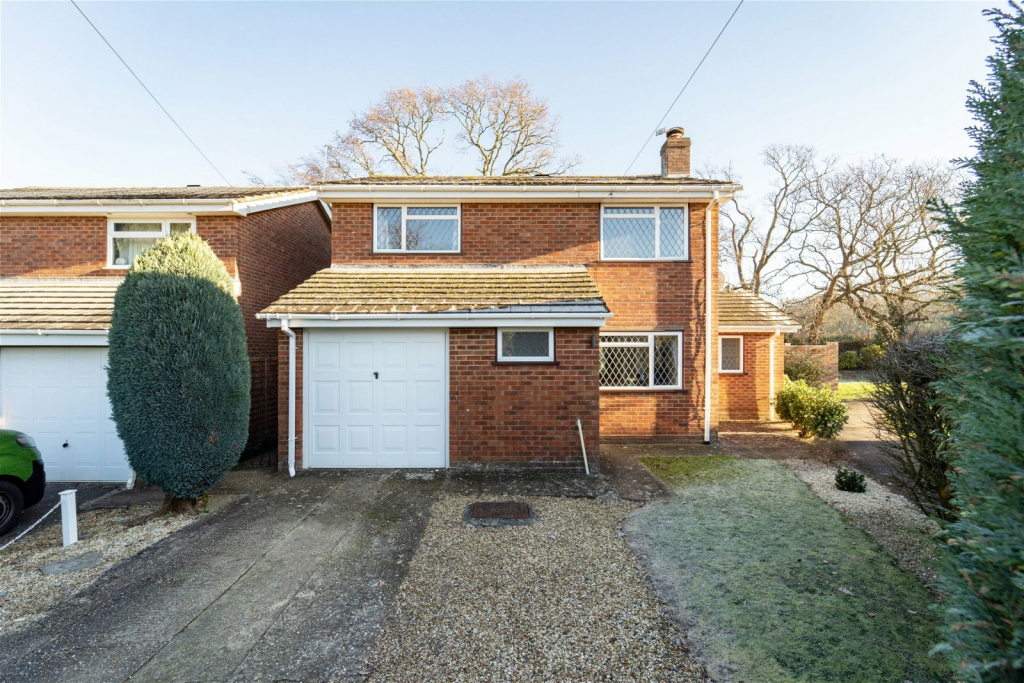 4 bedroom detached house for sale in Colbourne Close, Bransgore