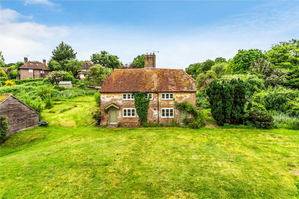 2 bedroom semidetached house for sale in Elstead Road, Seale, Farnham