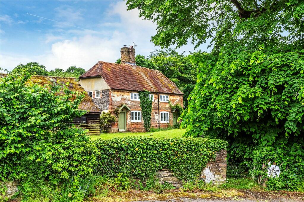 2 bedroom semidetached house for sale in Elstead Road, Seale, Farnham