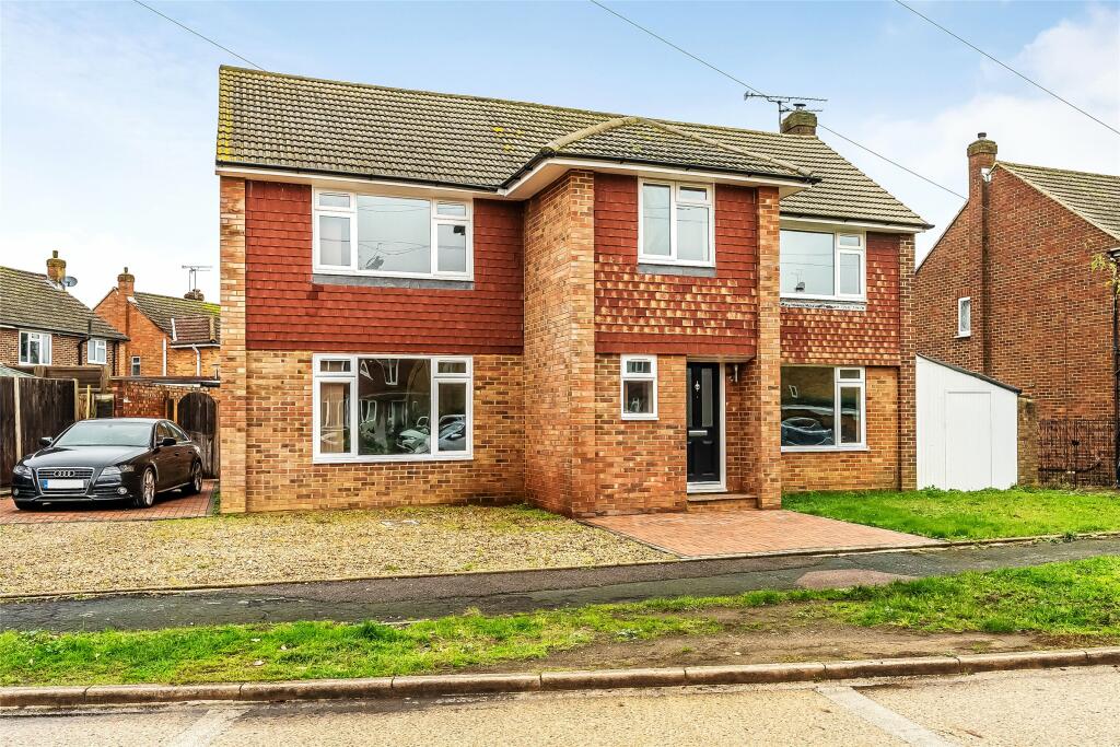 4 bedroom detached house for sale in Spence Avenue, Byfleet, West