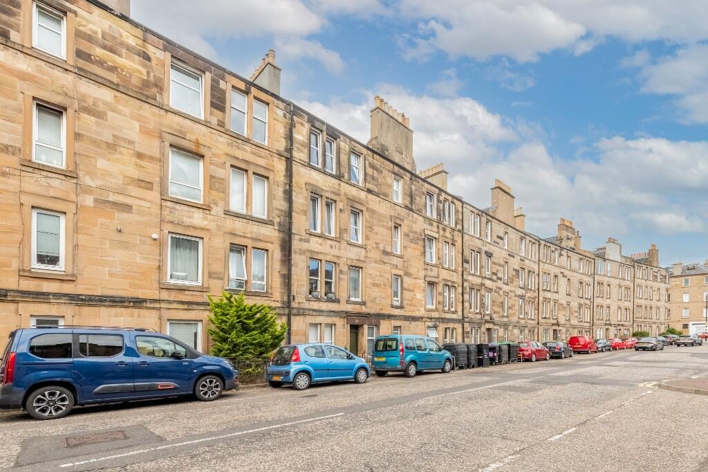 Main image of property: 30/6 Roseburn Street, Roseburn, Edinburgh, EH12 5PR