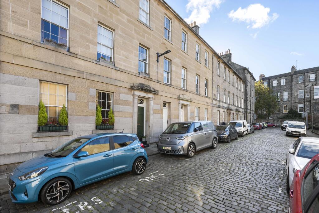 Main image of property: 11 (1F2) Cheyne Street, Stockbridge, Edinburgh, EH4 1JA