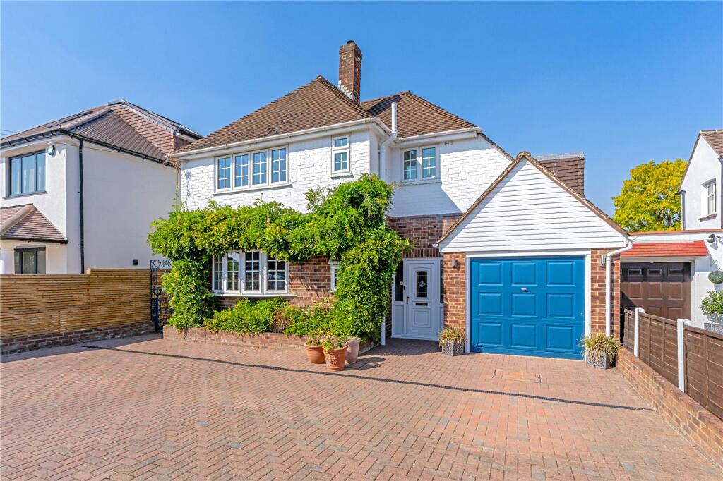 6 bedroom detached house for sale in Manor Lane, Sunbury, TW16