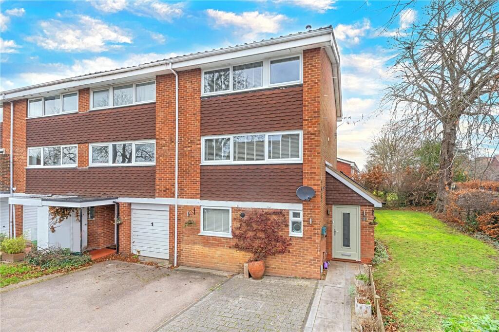 4 bedroom end of terrace house for sale in Grove Road, Shepperton, TW17