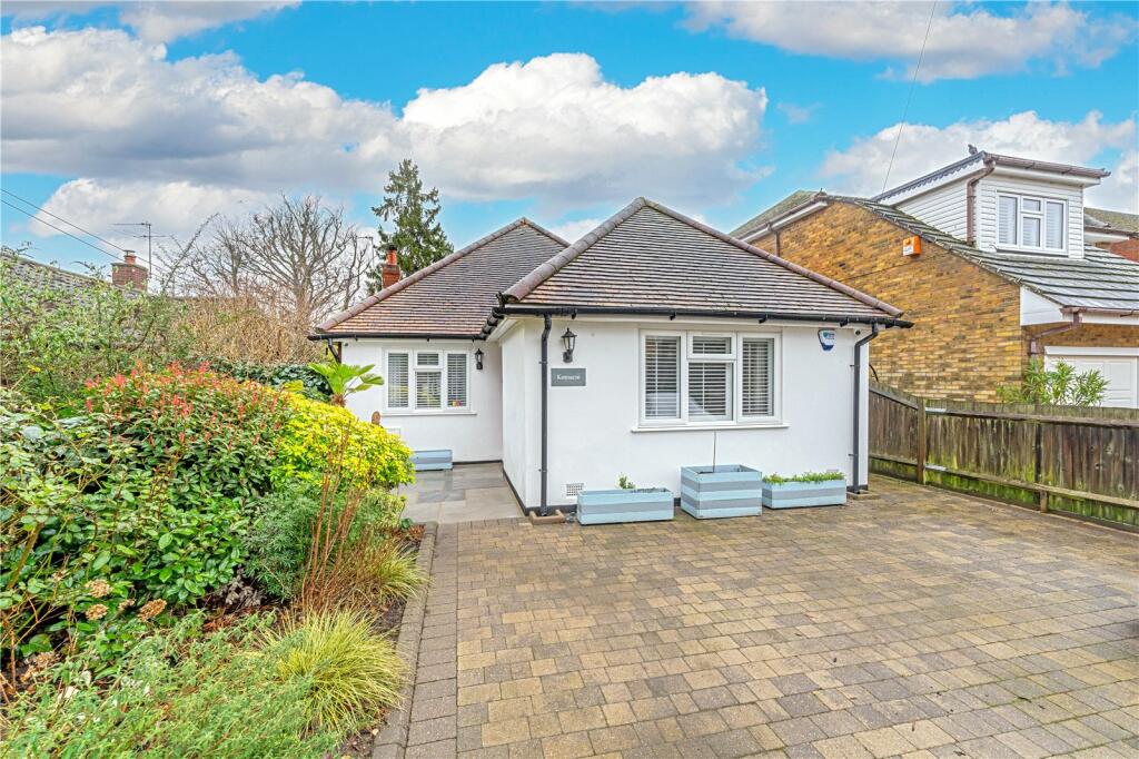 4 bedroom bungalow for sale in Old Farm Road, Hampton, TW12
