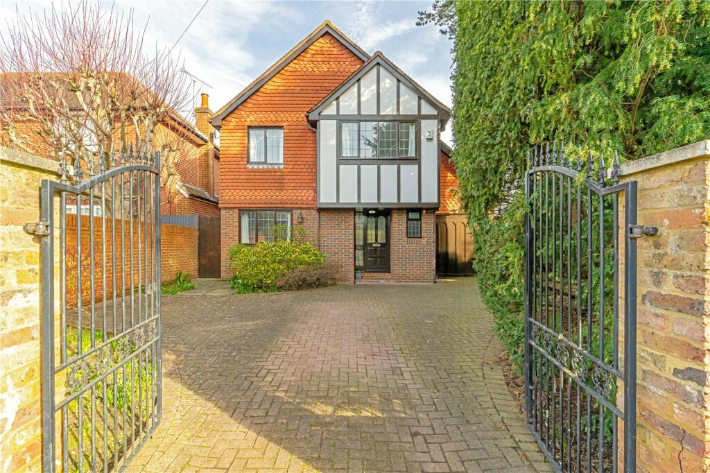 4 bedroom detached house for sale in Nightingale Road, Hampton