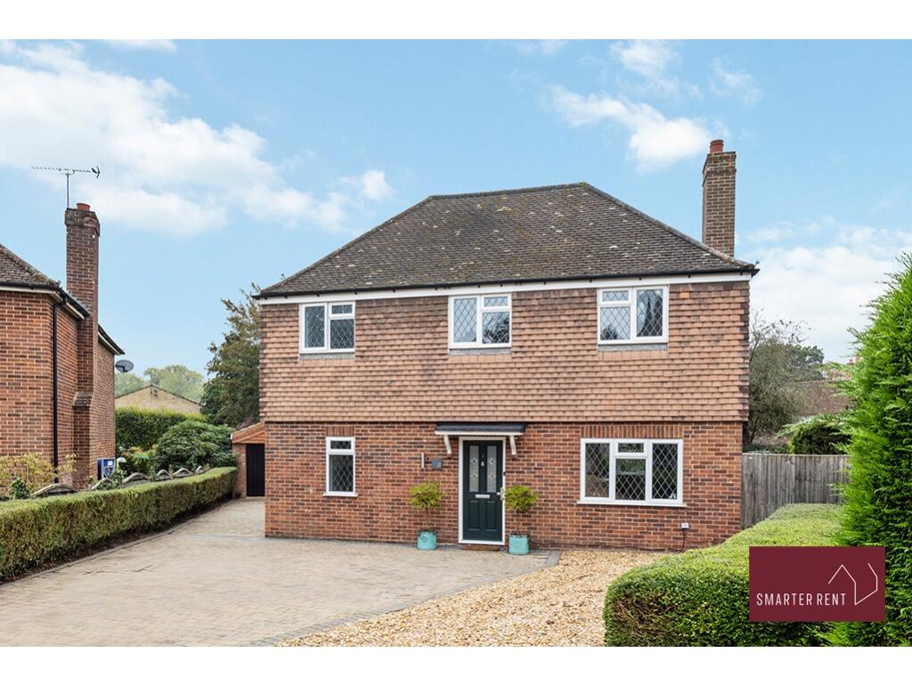 4 bedroom detached house for rent in St Peters Mead, Ash, Aldershot