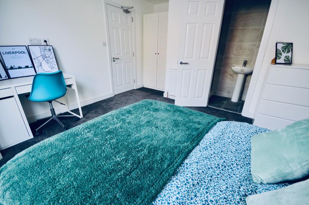 6 bedroom terraced house for rent in 20 Birstall Road, L6