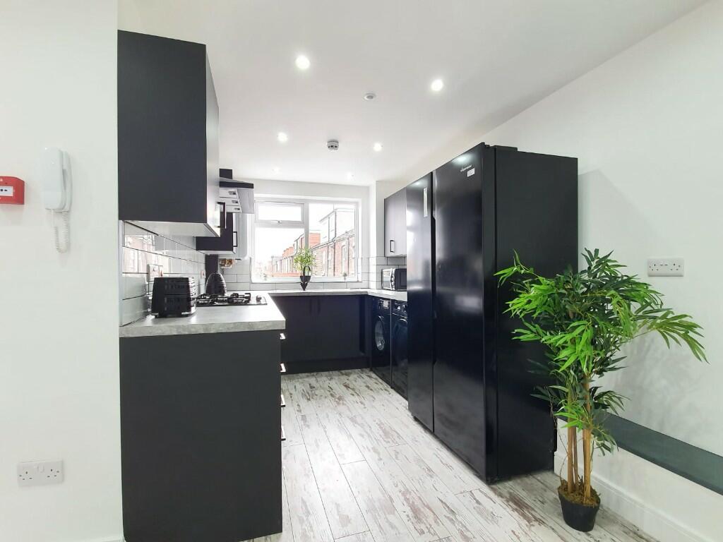 Main image of property: 165a Smithdown Road, Liverpool, Merseyside, L15