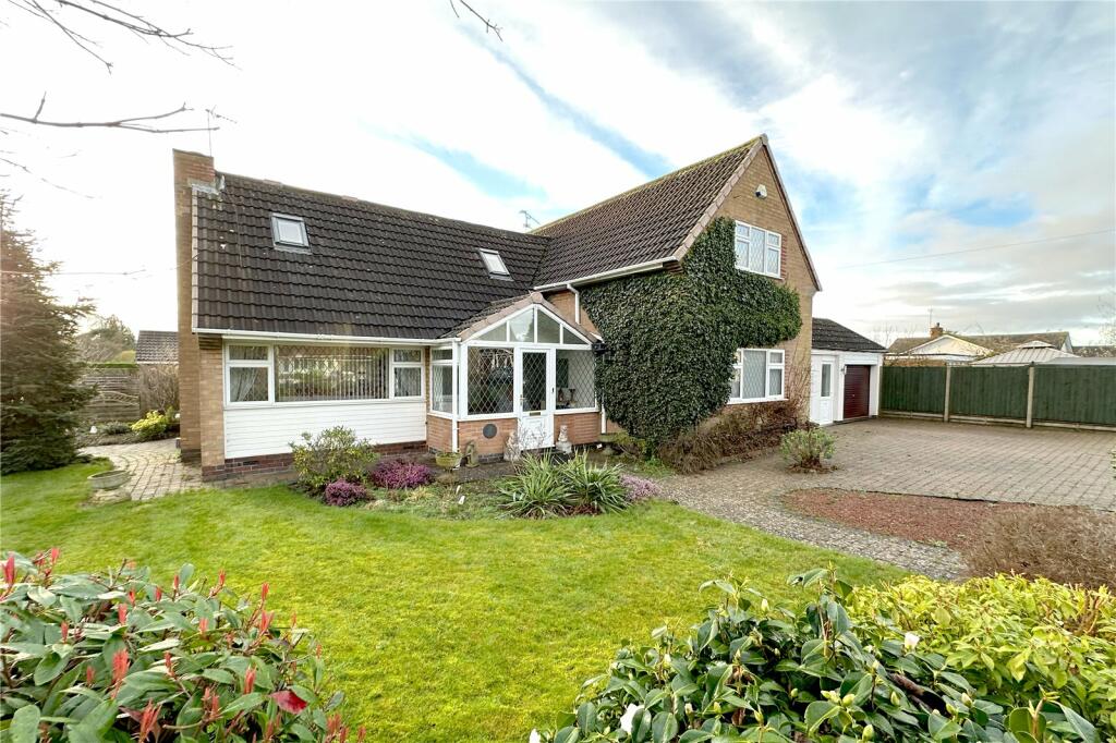 4 bedroom detached house for sale in Blythe Avenue, Balsall Common