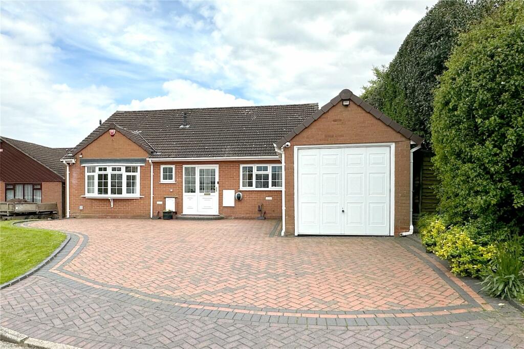 3 bedroom bungalow for sale in Tudor Close, Balsall Common, West