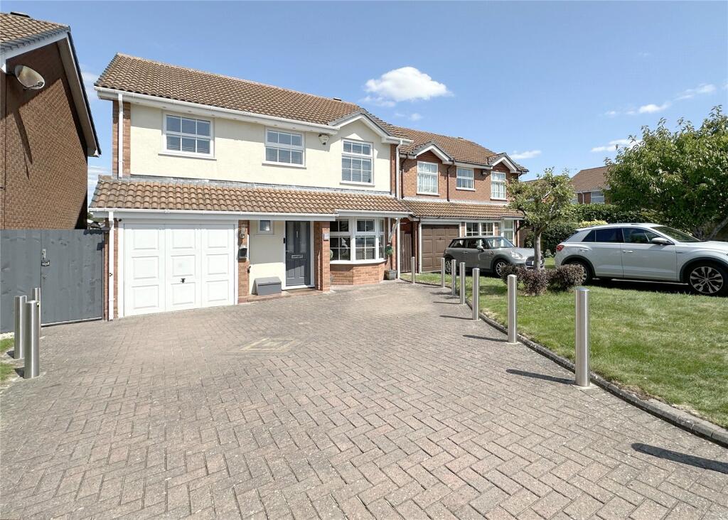 Main image of property: Stoneton Crescent, Balsall Common, West Midlands, CV7