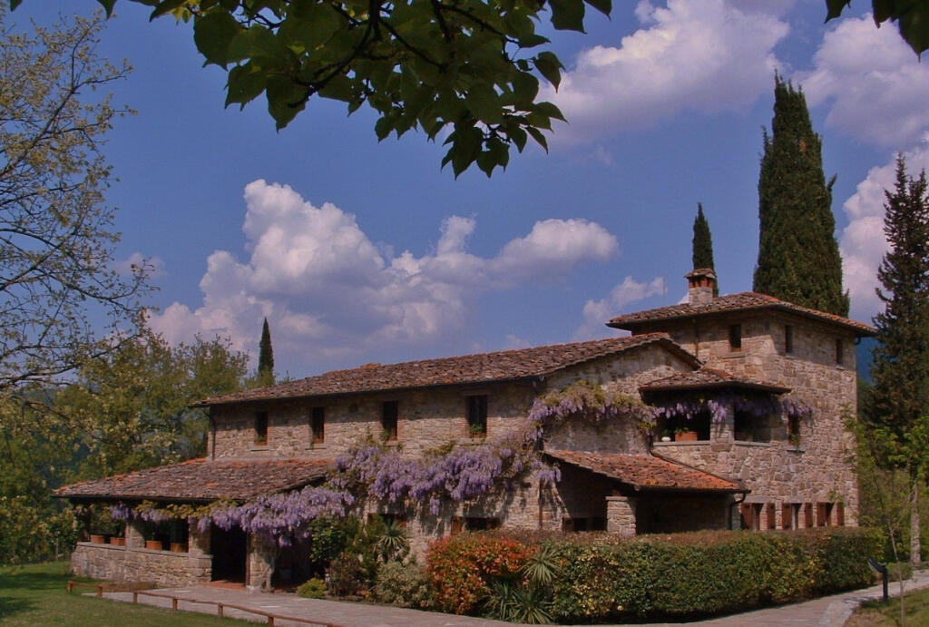 11 bedroom country house for sale in Tuscany Arezzo Cast l