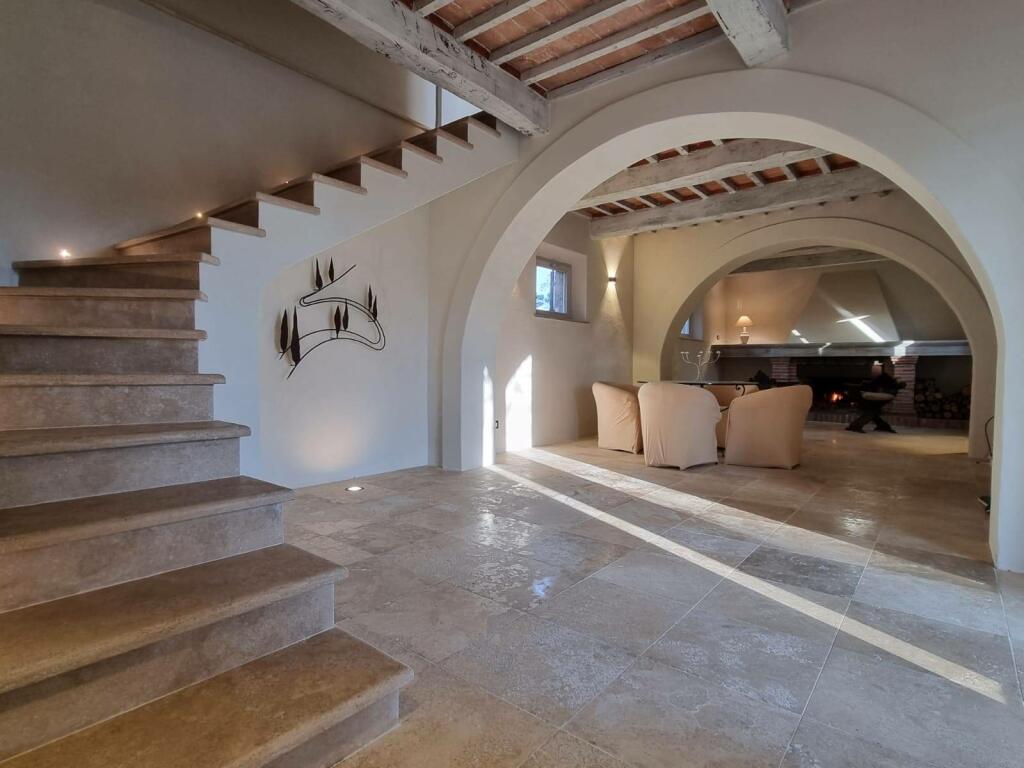 4 bedroom country house for sale in Tuscany Arezzo Castiglion