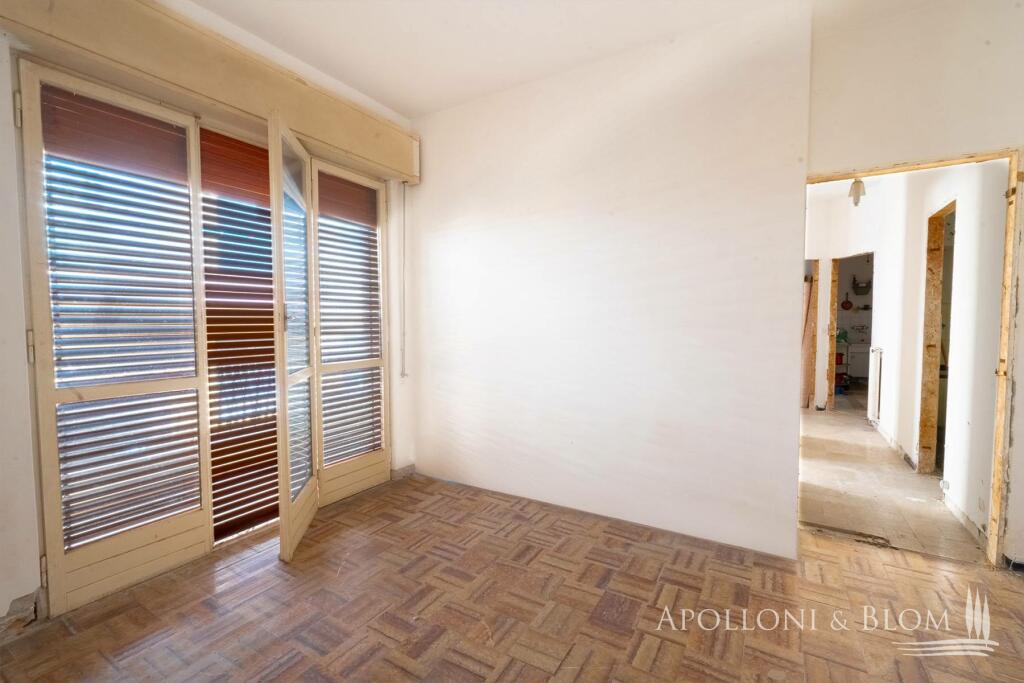 Flat for sale in Liguria, Genoa...