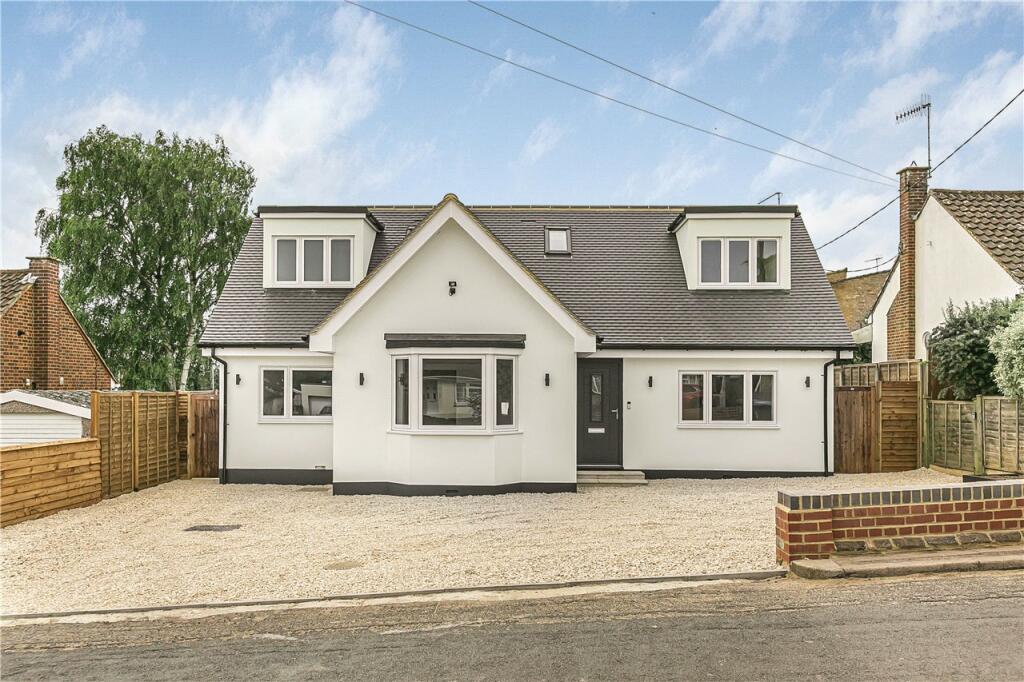 5 bedroom detached house for sale in Darrs Lane, Northchurch